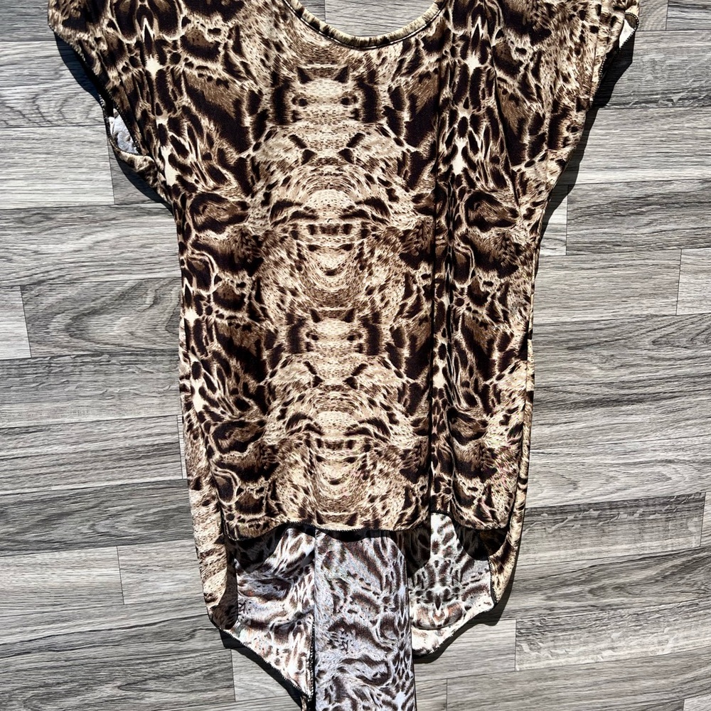 Chic Leopard Print Tunic Top